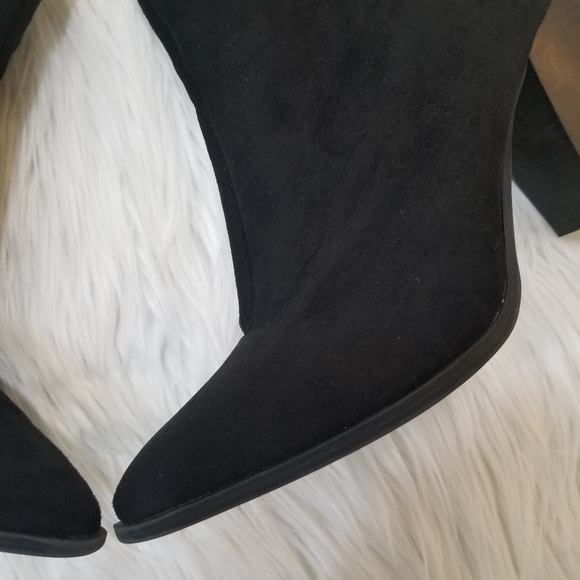 Pointed Toe Suede Black Ankle Boots With Heel Size 7.5, With Zipper Closure. - Picture 8 of 16